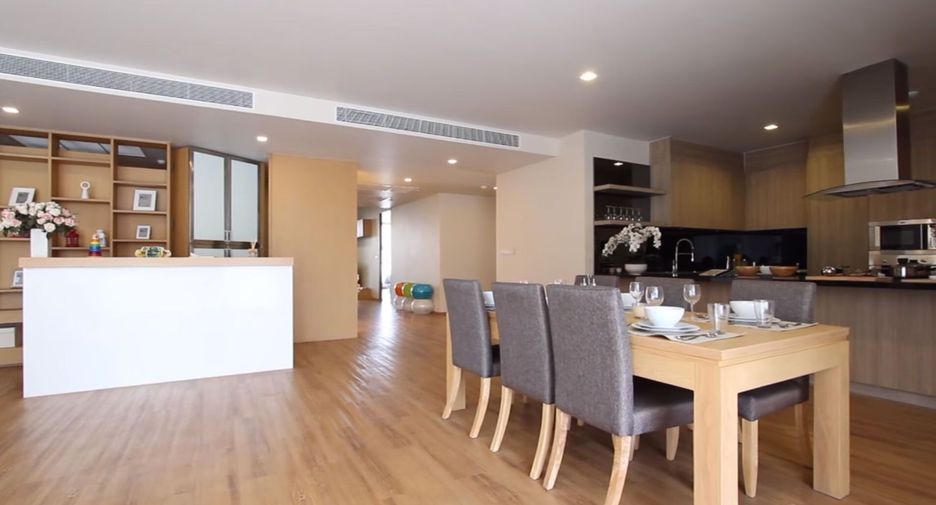 For rent 3 bedrooms apartment in Khlong Toei, Bangkok
