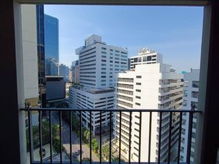For rent 3 bedrooms condo in Huai Khwang, Bangkok