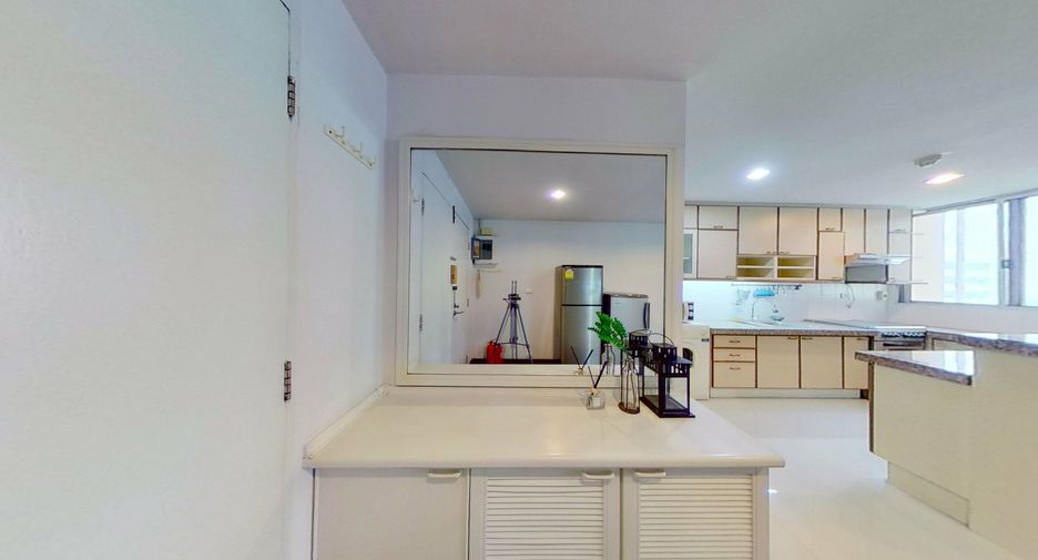 For rent 2 bedrooms condo in Watthana, Bangkok