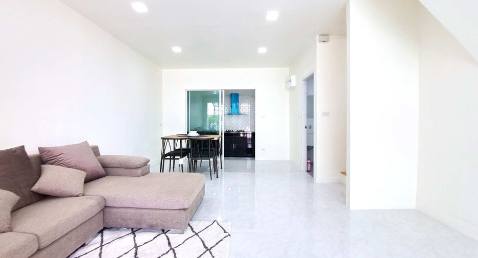 Casa adosada en venta de 3 habitaciones en Khlong Sam Wa, Bangkok