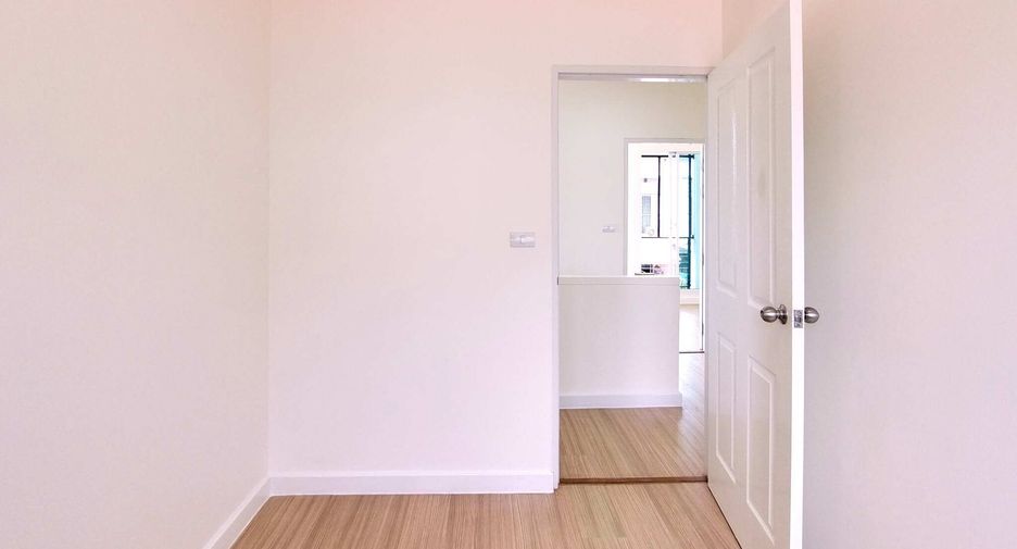 Casa adosada en venta de 3 habitaciones en Khlong Sam Wa, Bangkok