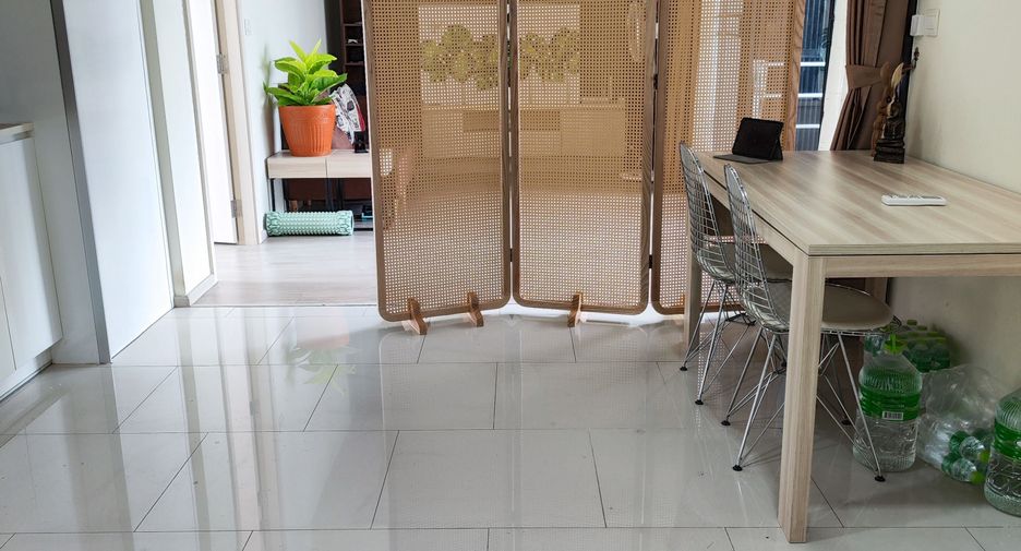 For sale 2 bedrooms condo in Huai Khwang, Bangkok