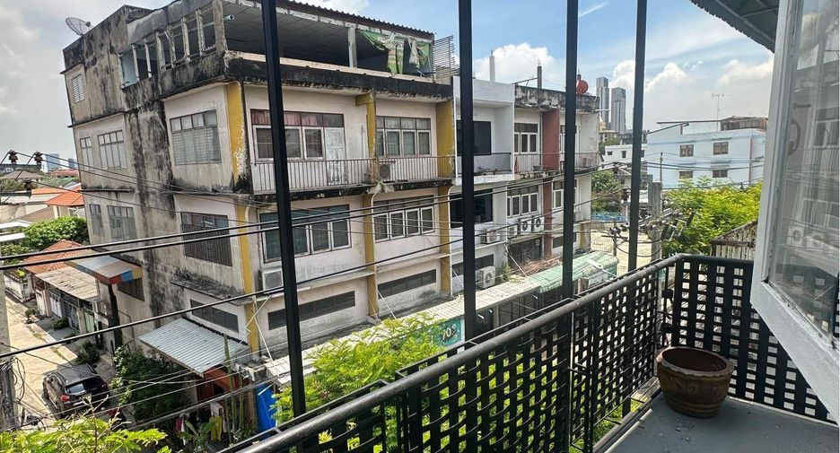 For rent retail Space in Phra Khanong, Bangkok
