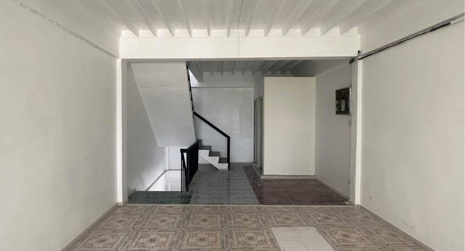 For rent retail Space in Phra Khanong, Bangkok