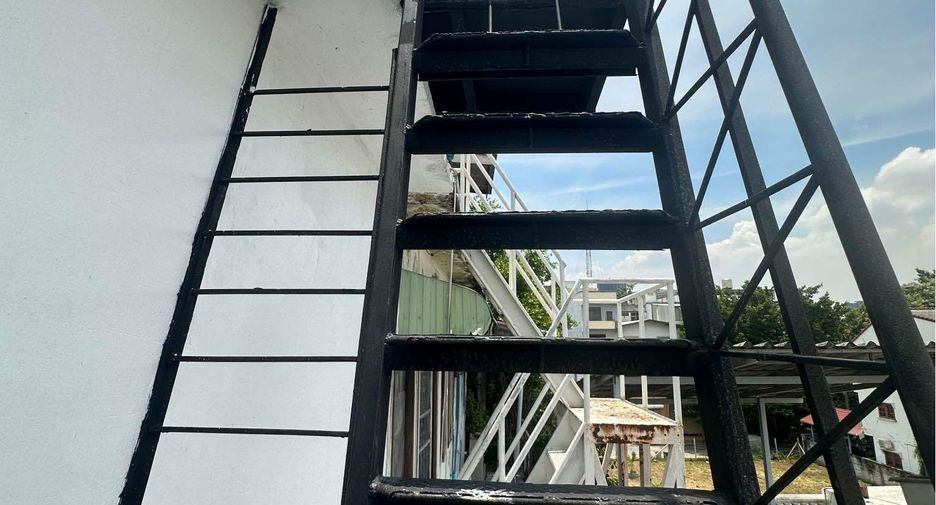 For rent retail Space in Phra Khanong, Bangkok