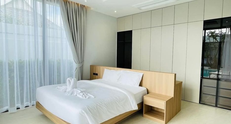 For rent 4 bedrooms villa in Mueang Phuket, Phuket