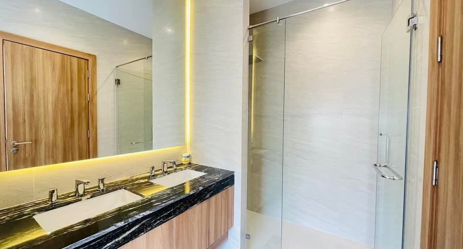 For rent 4 bedrooms villa in Mueang Phuket, Phuket