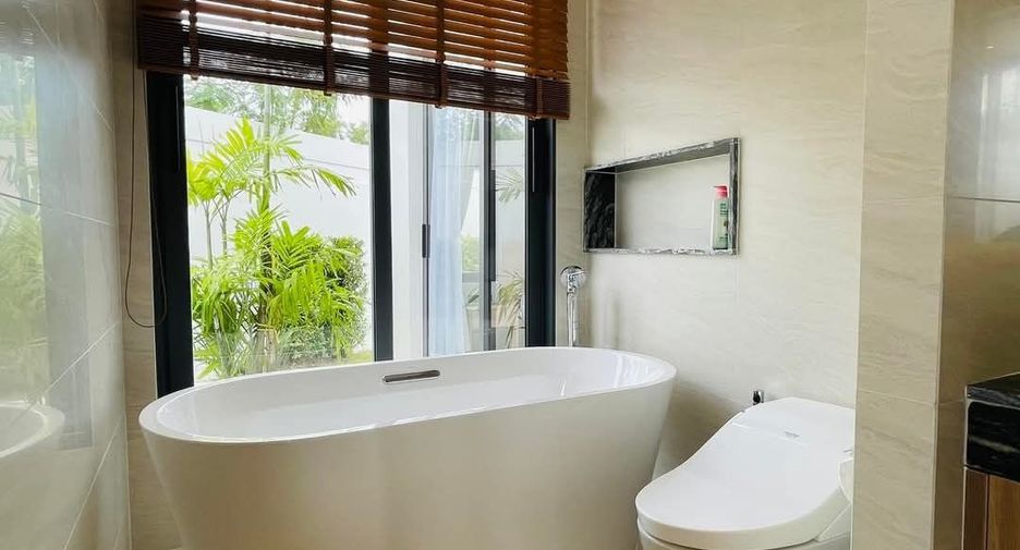 For rent 4 bedrooms villa in Mueang Phuket, Phuket