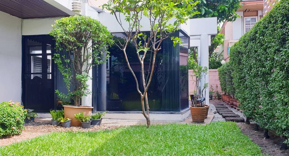 For sale 3 bedrooms house in Watthana, Bangkok