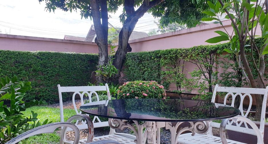 For sale 3 bedrooms house in Watthana, Bangkok