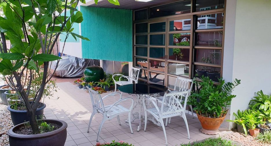 For sale 3 bedrooms house in Watthana, Bangkok