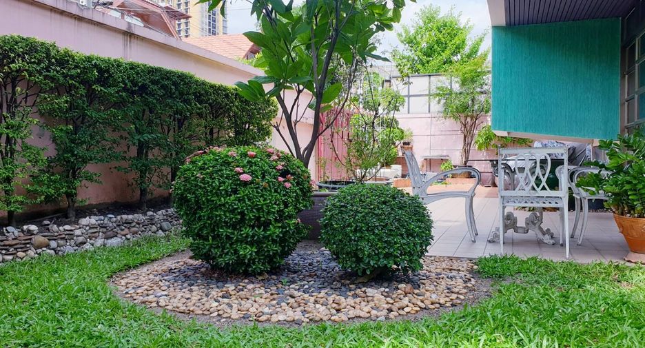 For sale 3 bedrooms house in Watthana, Bangkok