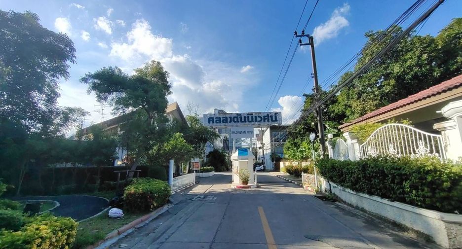For sale 3 bedrooms house in Watthana, Bangkok