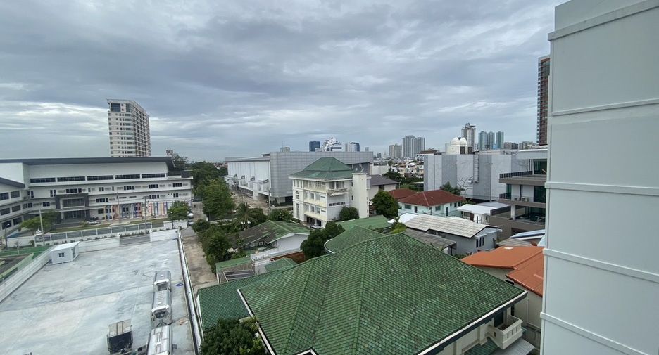 For rent 3 bedrooms condo in Yan Nawa, Bangkok