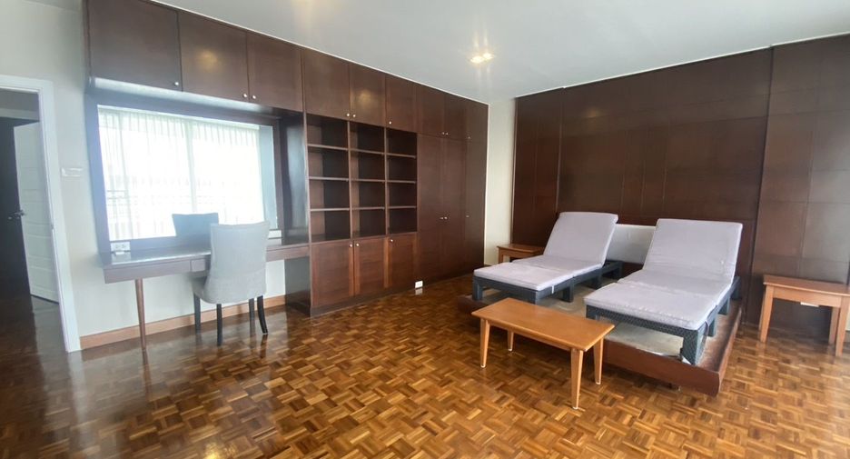 For rent 3 bedrooms condo in Yan Nawa, Bangkok