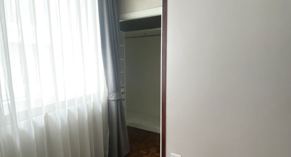 For rent 3 bedrooms condo in Yan Nawa, Bangkok
