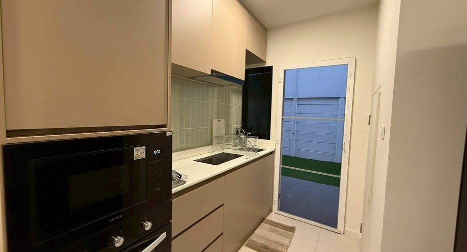 For rent 4 bedrooms condo in Mueang Samut Prakan, Samut Prakan