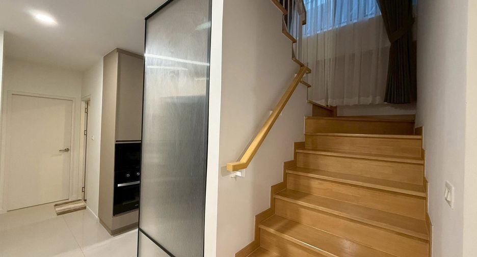For rent 4 bedrooms condo in Mueang Samut Prakan, Samut Prakan