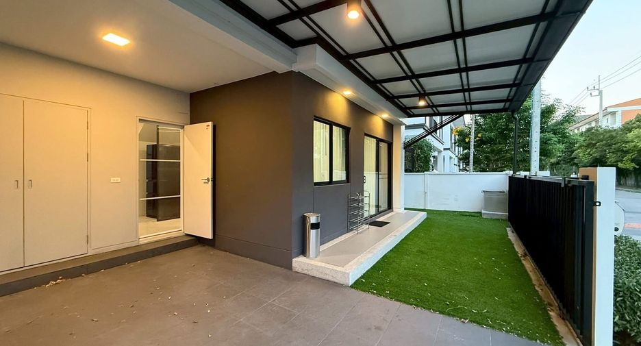 For rent 4 bedrooms condo in Mueang Samut Prakan, Samut Prakan