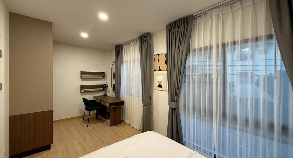For rent 4 bedrooms condo in Mueang Samut Prakan, Samut Prakan