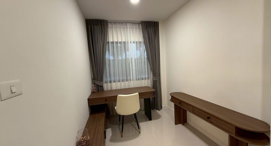 For rent 4 bedrooms condo in Mueang Samut Prakan, Samut Prakan