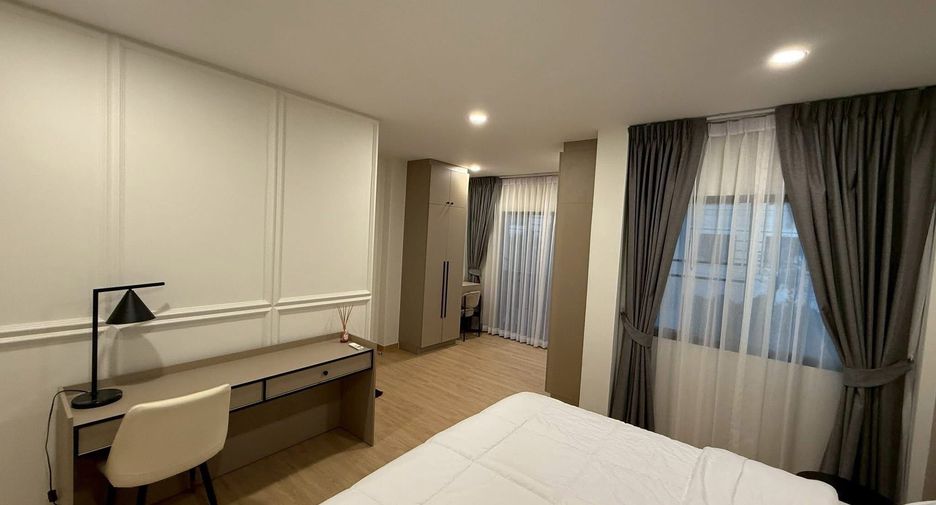 For rent 4 bedrooms condo in Mueang Samut Prakan, Samut Prakan