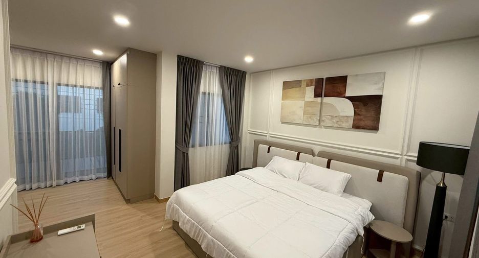 For rent 4 bedrooms condo in Mueang Samut Prakan, Samut Prakan