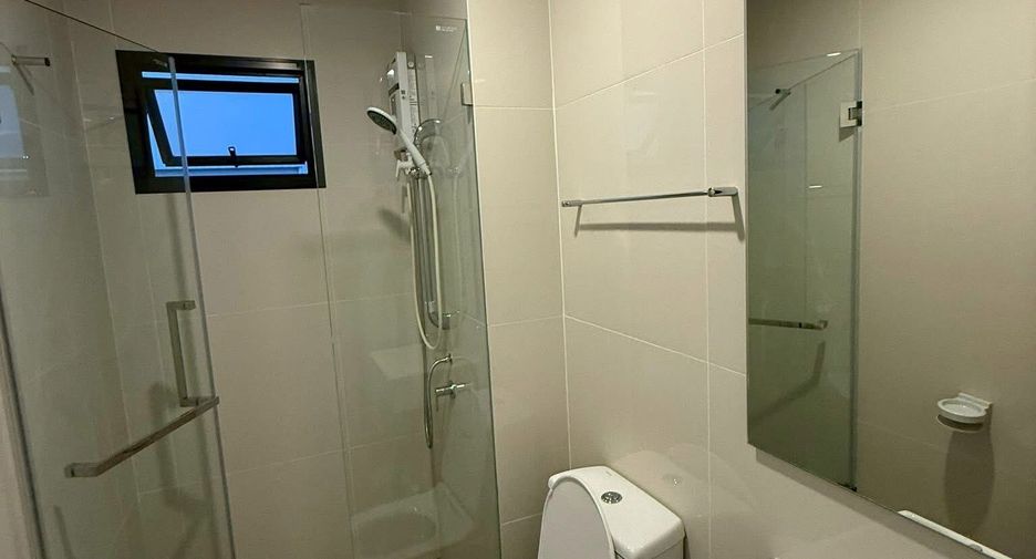 For rent 4 bedrooms condo in Mueang Samut Prakan, Samut Prakan