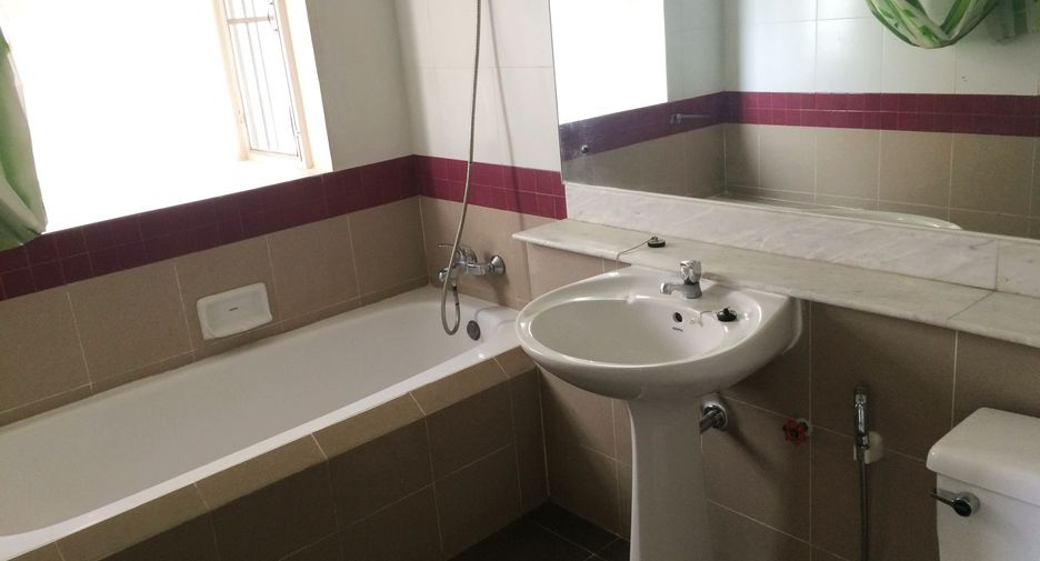 For rent 3 bedrooms condo in Chatuchak, Bangkok