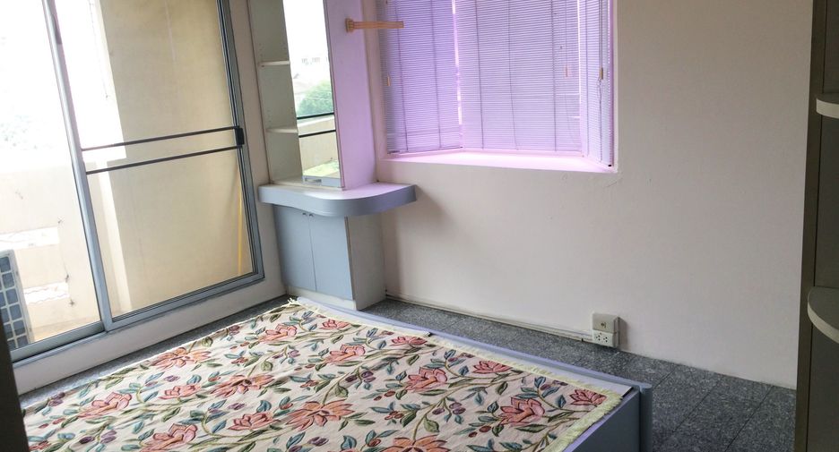 For rent 3 bedrooms condo in Chatuchak, Bangkok