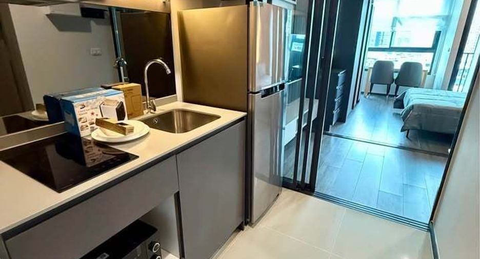 For rent studio condo in Khlong Toei, Bangkok