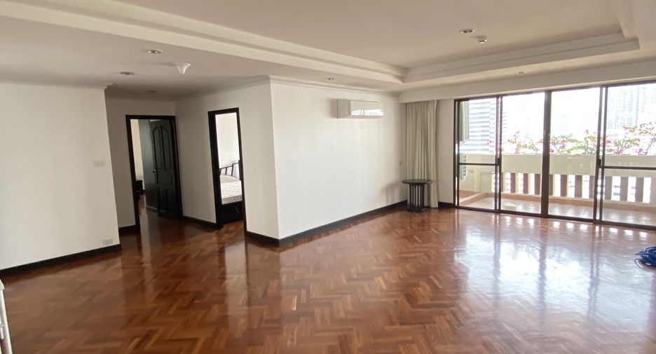 For rent 3 bedrooms apartment in Watthana, Bangkok