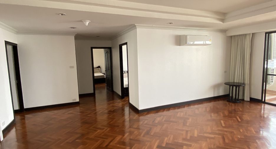 For rent 3 bedrooms apartment in Watthana, Bangkok