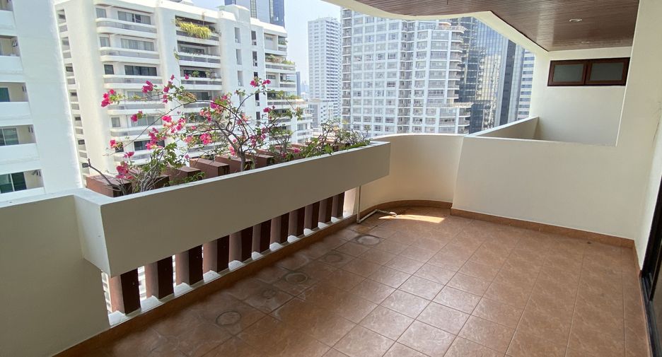 For rent 3 bedrooms apartment in Watthana, Bangkok