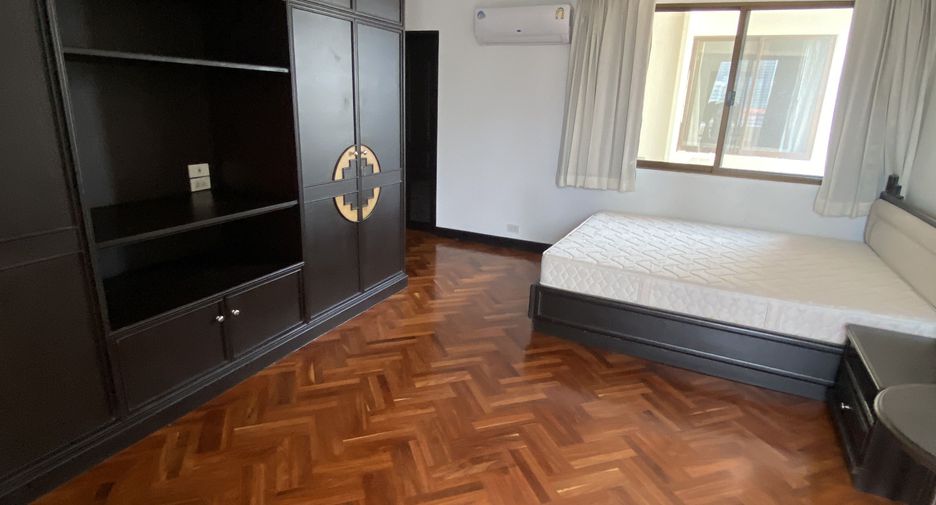 For rent 3 bedrooms apartment in Watthana, Bangkok
