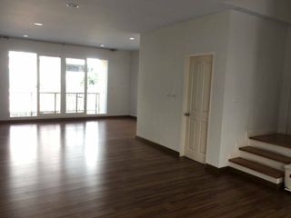 For sale 3 bedrooms townhouse in Yan Nawa, Bangkok