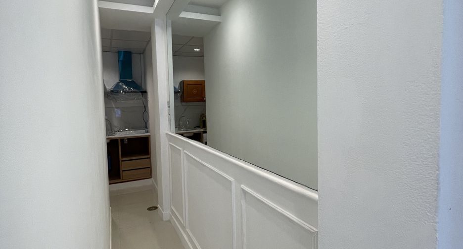 For rent 1 bed retail Space in Huai Khwang, Bangkok