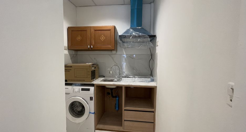 For rent 1 bed retail Space in Huai Khwang, Bangkok