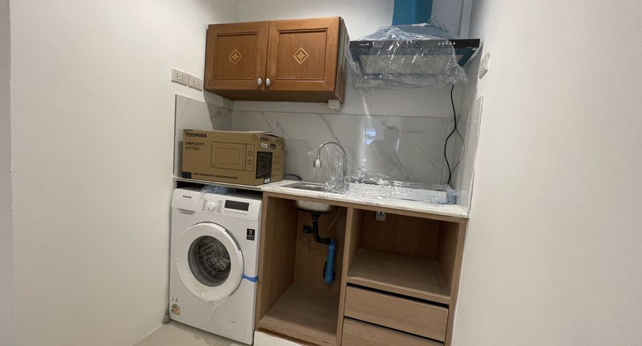 For rent 1 bed retail Space in Huai Khwang, Bangkok