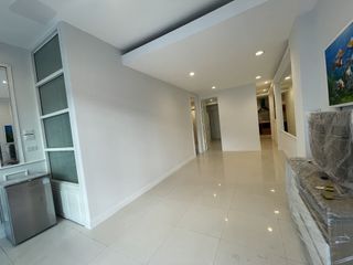 For rent 1 bed retail Space in Huai Khwang, Bangkok