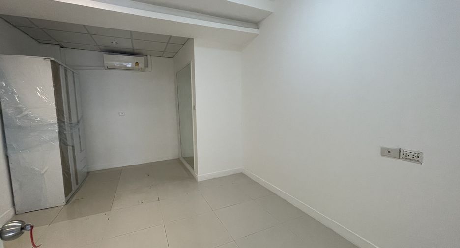 For rent 1 bed retail Space in Huai Khwang, Bangkok