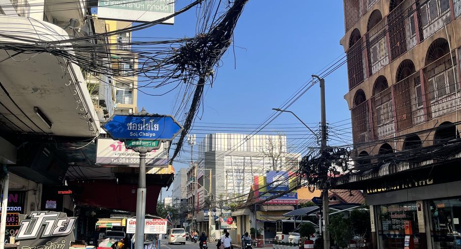For rent 1 bed retail Space in Huai Khwang, Bangkok