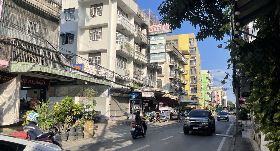 For rent 1 bed retail Space in Huai Khwang, Bangkok