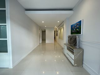 For rent 1 bed retail Space in Huai Khwang, Bangkok