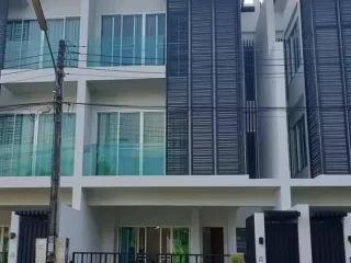 出租 4 卧室 联排别墅 在 Phuket Town, 普吉