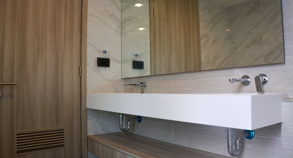 For sale 3 bedrooms condo in Watthana, Bangkok