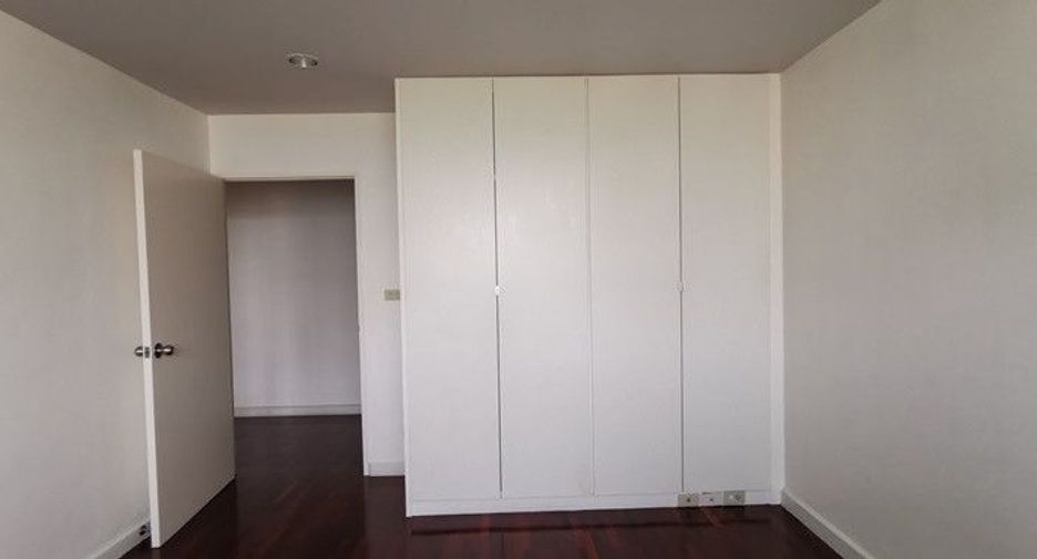 For rent 4 bedrooms condo in Watthana, Bangkok