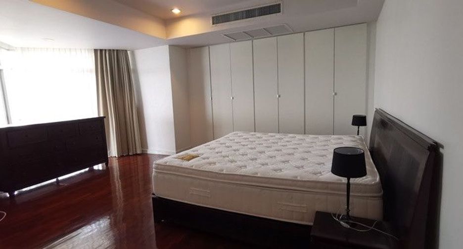 For rent 4 bedrooms condo in Watthana, Bangkok