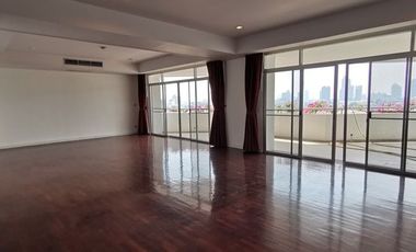À louer 4 chambres condo à Watthana, Bangkok