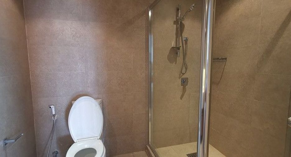 For rent 4 bedrooms condo in Watthana, Bangkok